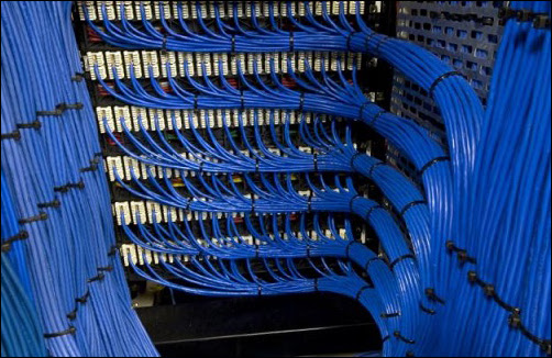 Network kabinet kablolama ve düzenleme görseli